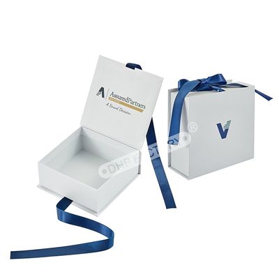 Good price Durable White Gift Boxes With Magnetic Lids Jewelry Packaging Box online