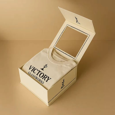 Bon prix Custom Clothing Packaging Box Flip Top Garment Magnetic Closure Rigid Box With Window en ligne